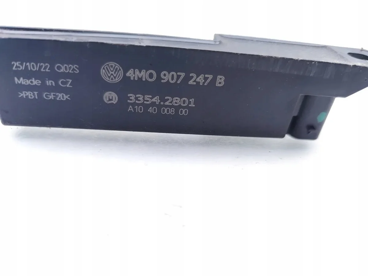 Audi e-Tron GT Antena interna 4M0907247B image 7