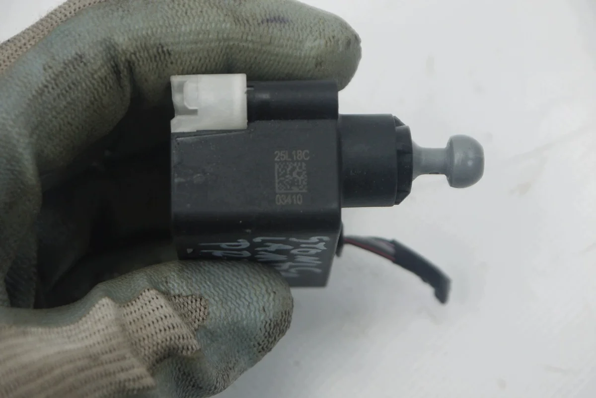 Kia Stonic ajovalon säätömoottori vasen image 10