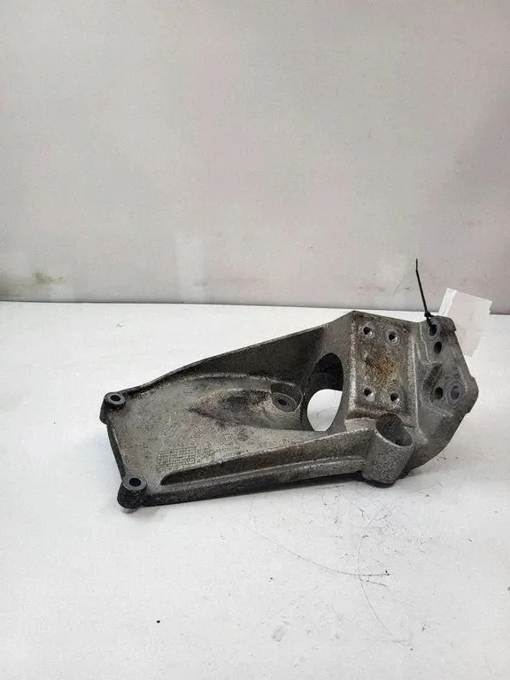 Volvo XC40 Driveshaft Support 31370633 image 5