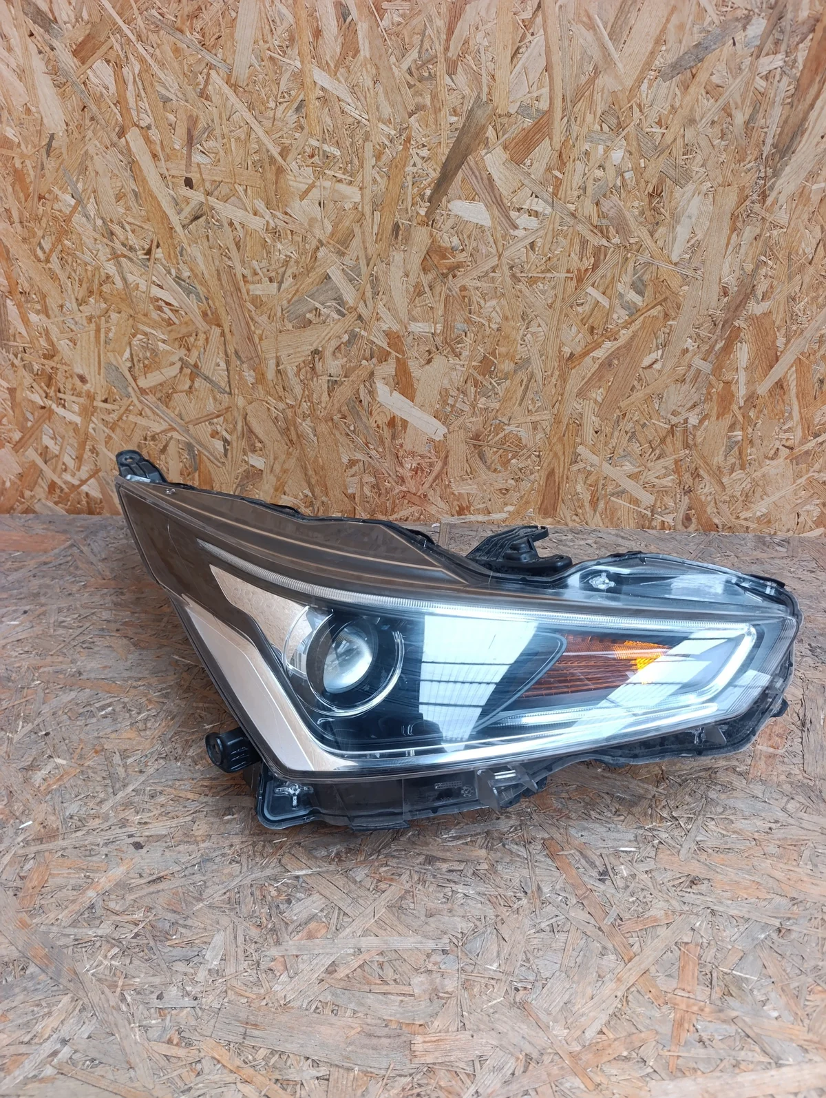 Farol Direito Toyota Aygo II Usado MK543ED