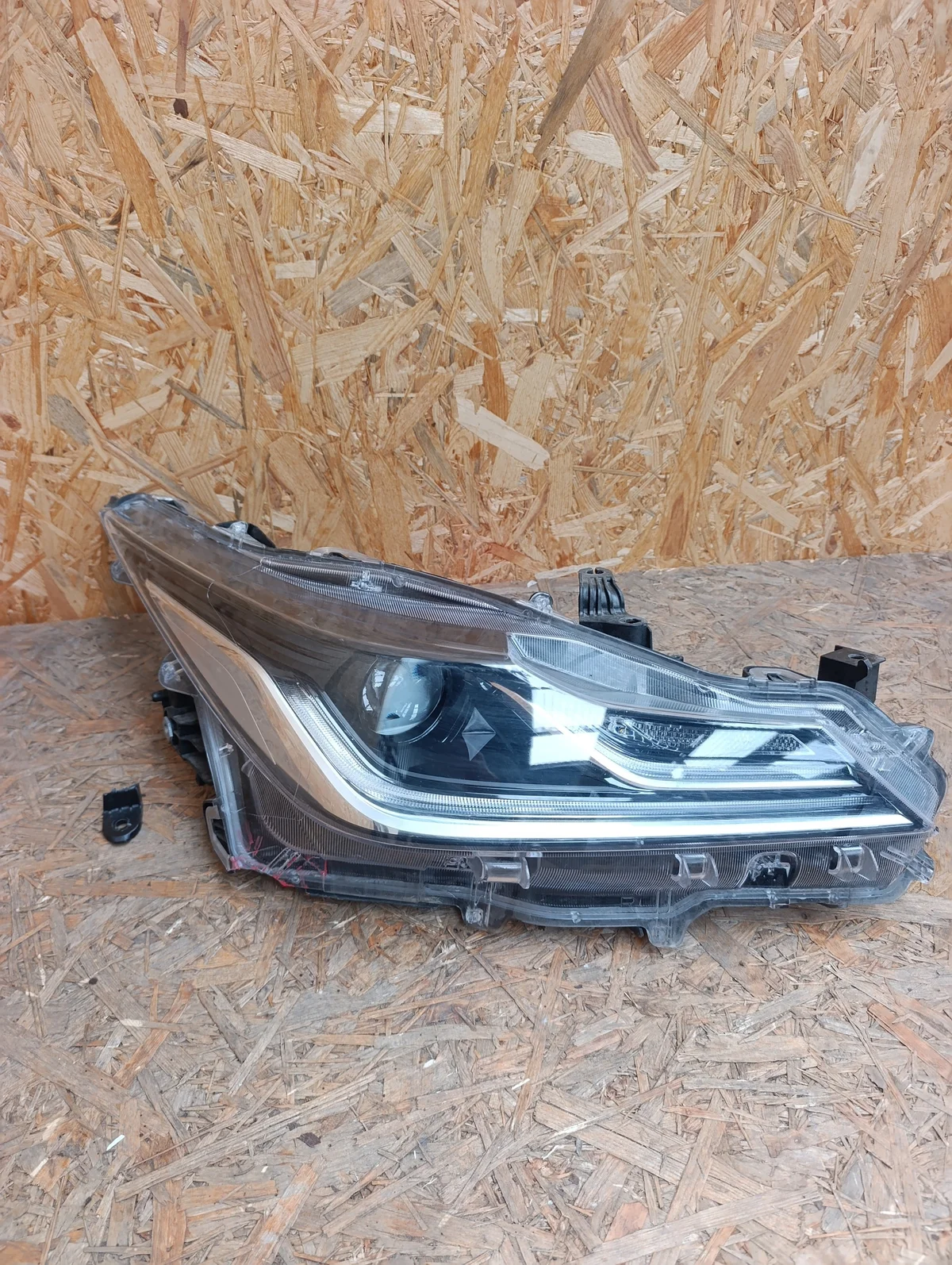 Farol Direito Toyota Corolla E21 Sedan Usado