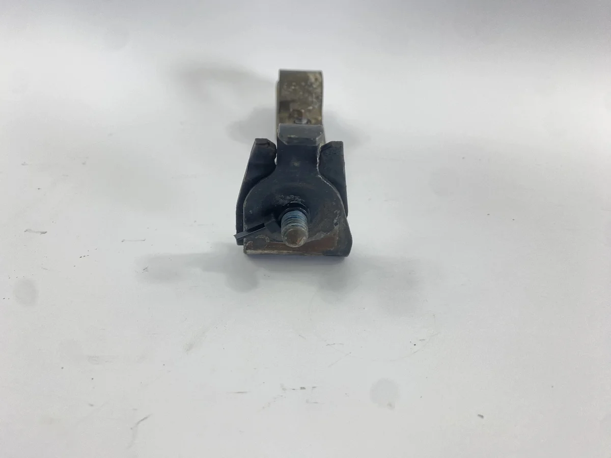 Etuvakaajan kiinnike Mercedes 190 W201 image 3