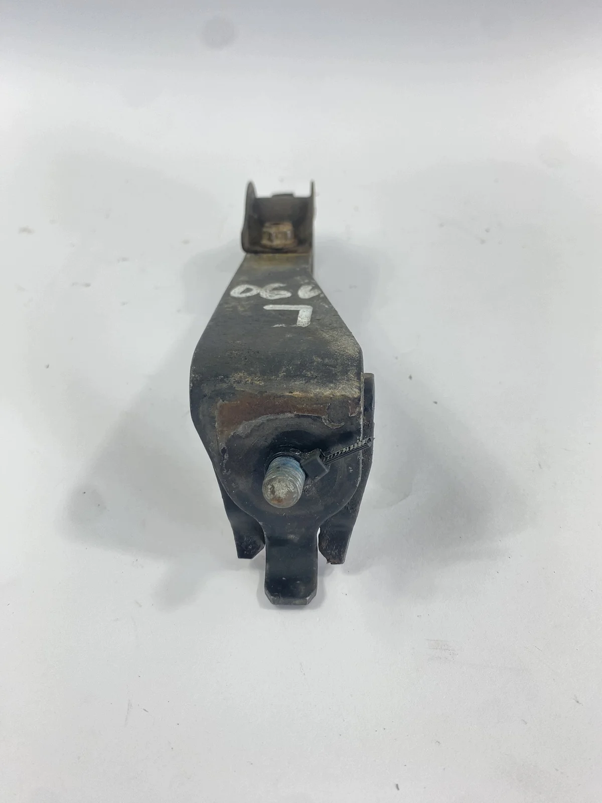 Etuvakaajan kiinnike Mercedes 190 W201 image 10