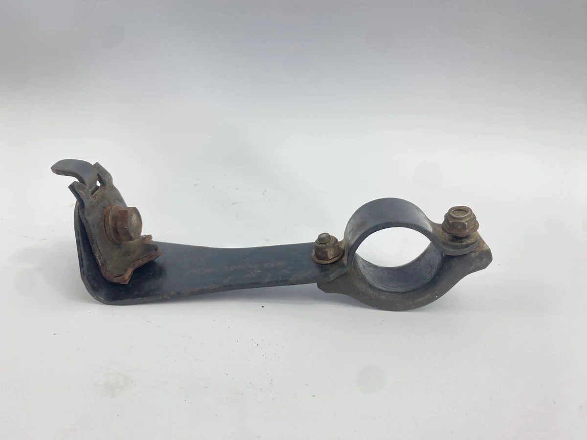 Mercedes W124 Front Stabilizer Bracket UCHWYT/sdv13399 image 5