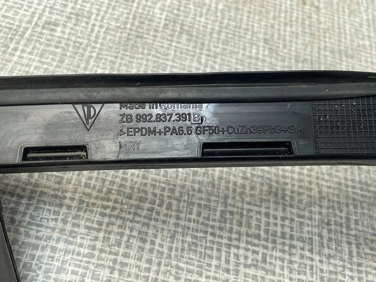 Porsche 911 992 Guia Vidro 992837391B Usado image 3