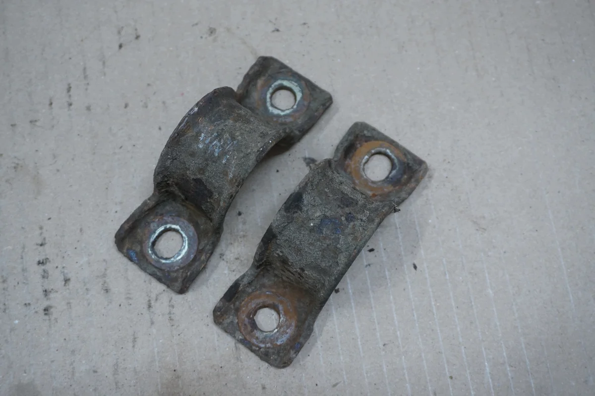 Mitsubishi Pajero III stabilisatorfäste bak image 4