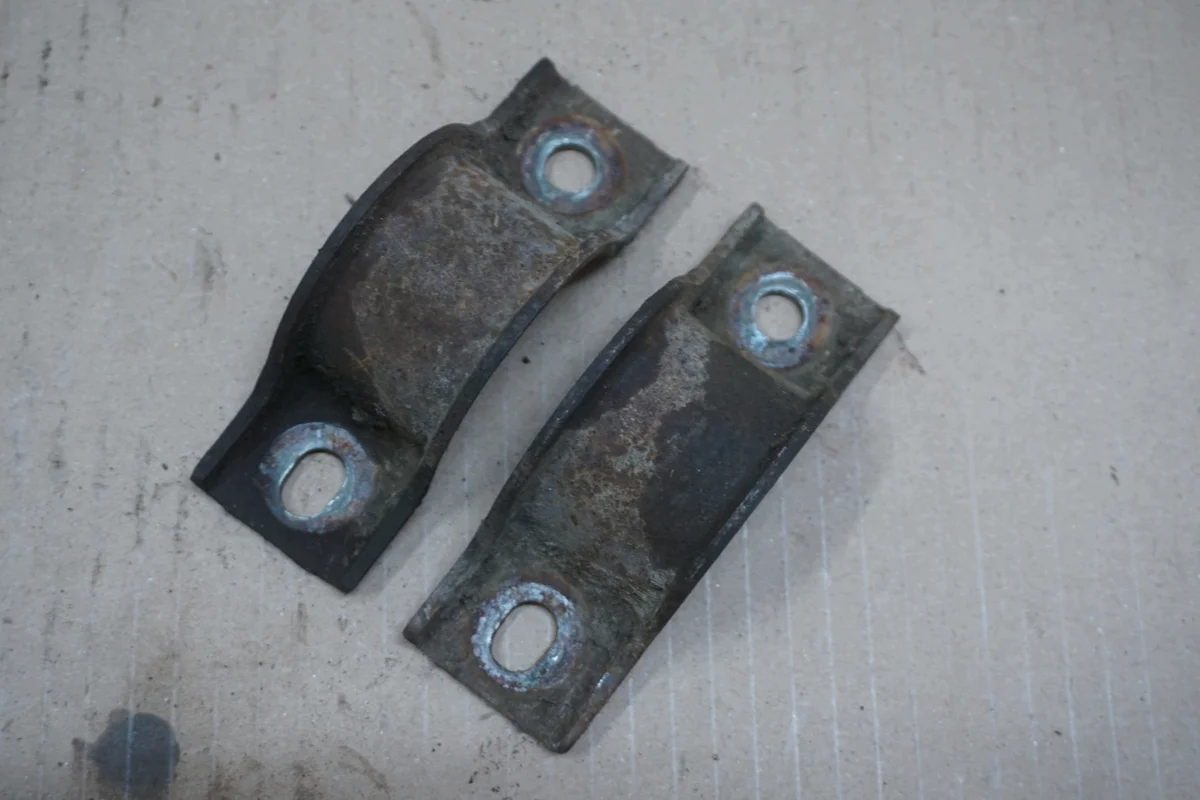 Mitsubishi Pajero III Stabilisatorhalterung vorne