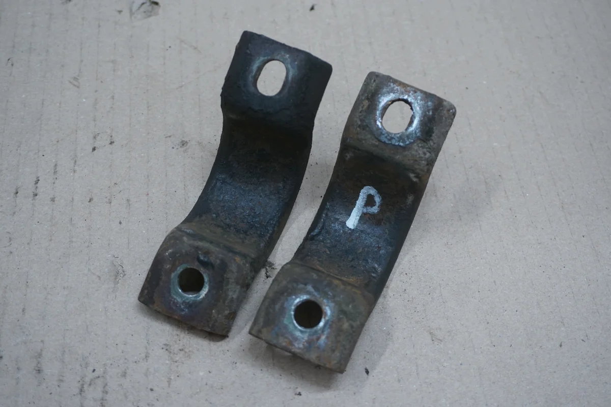 Mitsubishi Pajero III Stabilisator Beugel Voor image 3
