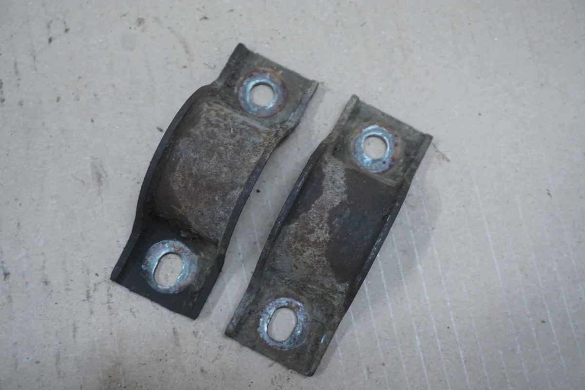 Mitsubishi Pajero III Stabilisator Beugel Voor image 4