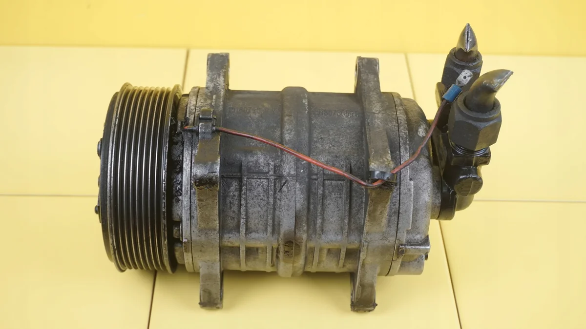 VW Crafter Airconditioning Compressor 03930803