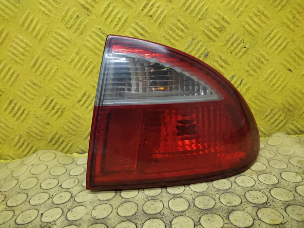 SEAT LEON I LUZ TRASERA DERECHA 1M6945112