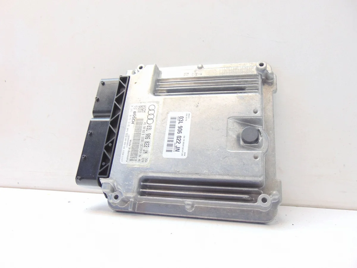 Ohjausyksikkö Audi A4 B8 2.0 TDI 03L906022JN