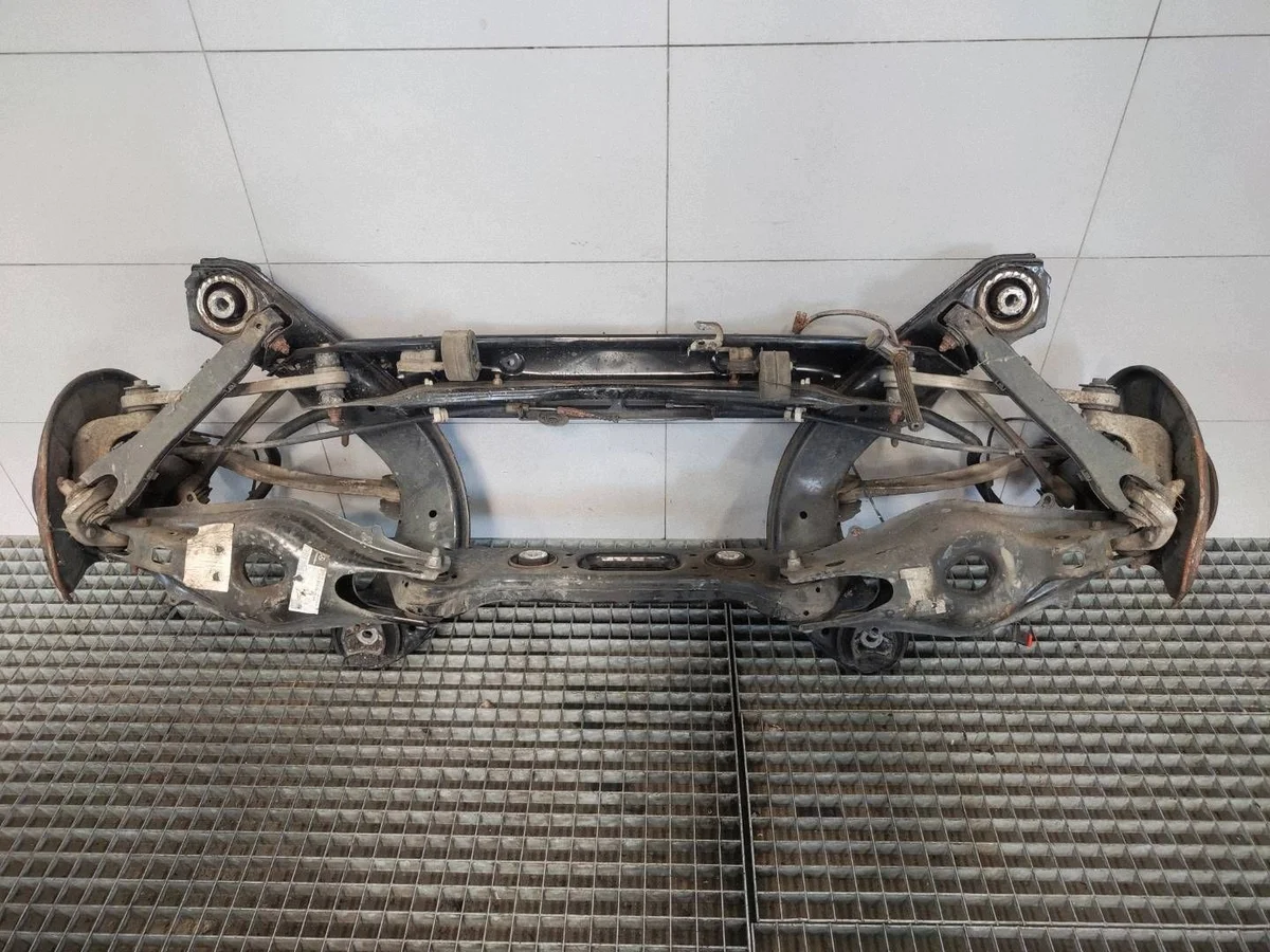 Achteras draagarm Mercedes W212 3.0 CDI Kombi image 4
