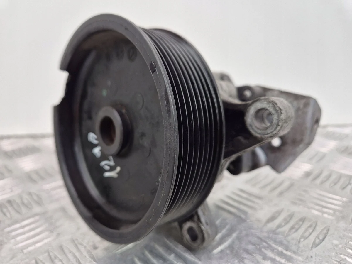 Mercedes W164 W251 Servolenkungspumpe A0044668301 image 3