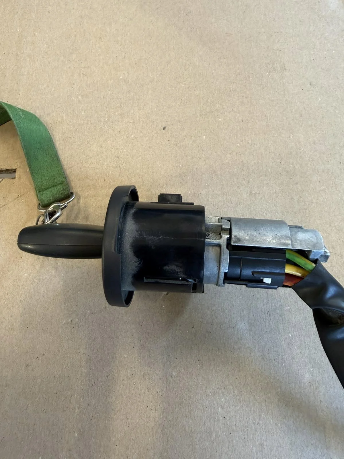 Cerradura con llave Dacia Logan 8200826300B image 3