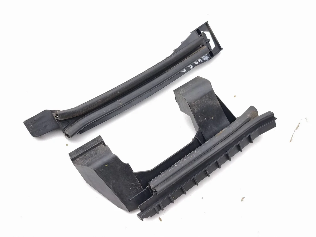 Peugeot 3008 III 2024 Rear Window Guide 9839758080