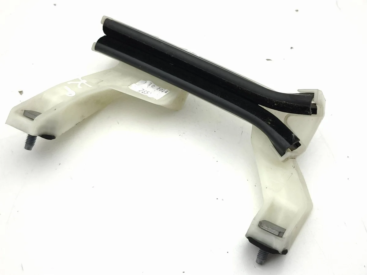 Renault Scenic E-Tech V 2024 Front Door Window Guide image 3