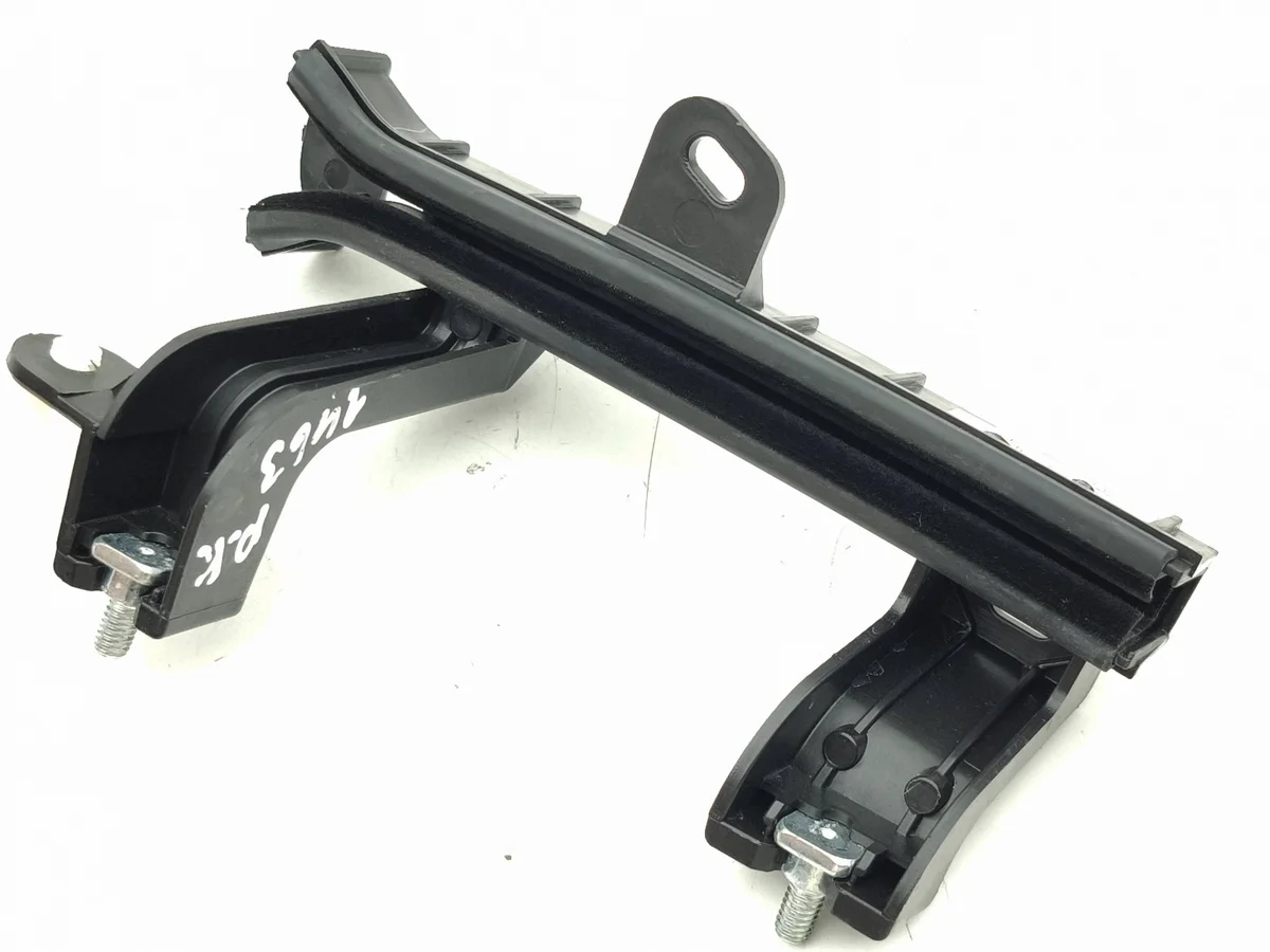 Alfa Romeo Junior 2025 Front Door Window Guide