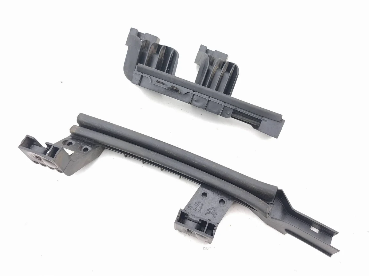 Citroen DS7 Crossback Front Door Window Guide
