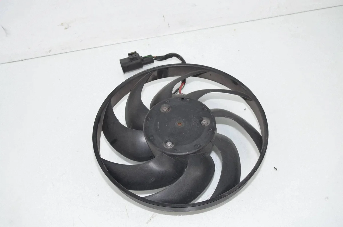 Ventoinha Radiador BMW i3 8641948 Usada