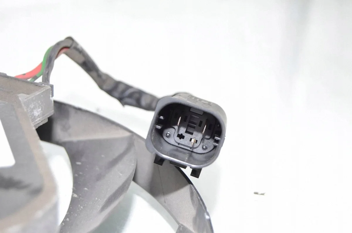BMW i3 Radiator Fan Motor 8641948 image 3