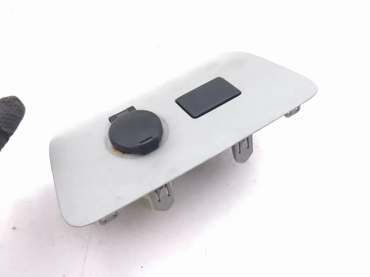 Toyota Prius 12V Socket (Front) 2015 image 3
