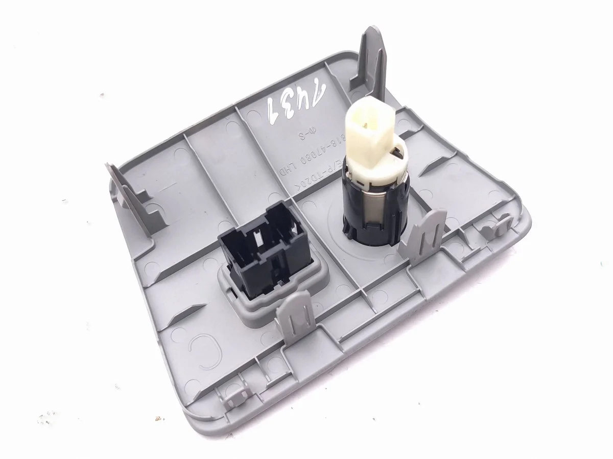 Toyota Prius 12V Socket (Front) 2015 image 5