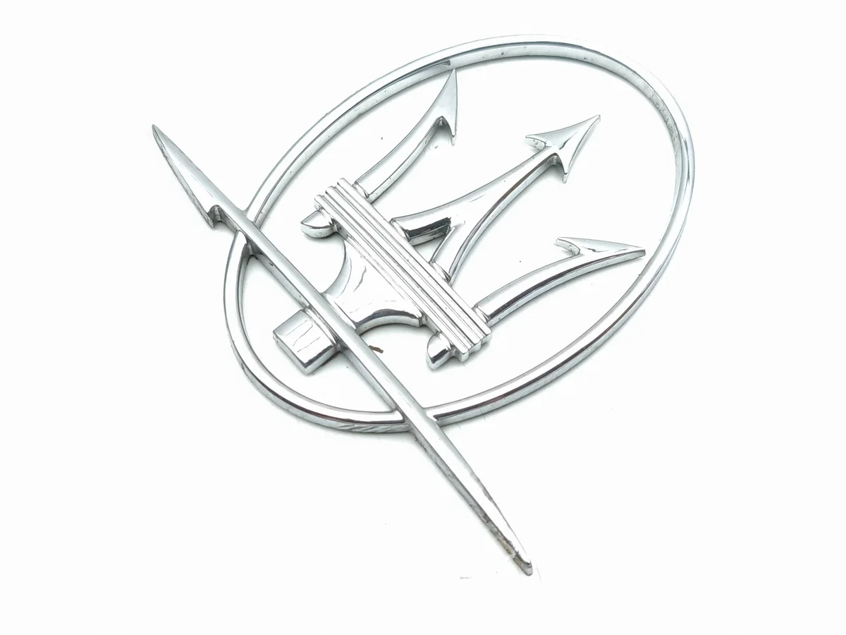 Maserati Ghibli 2016 Emblema parafango AMD255227