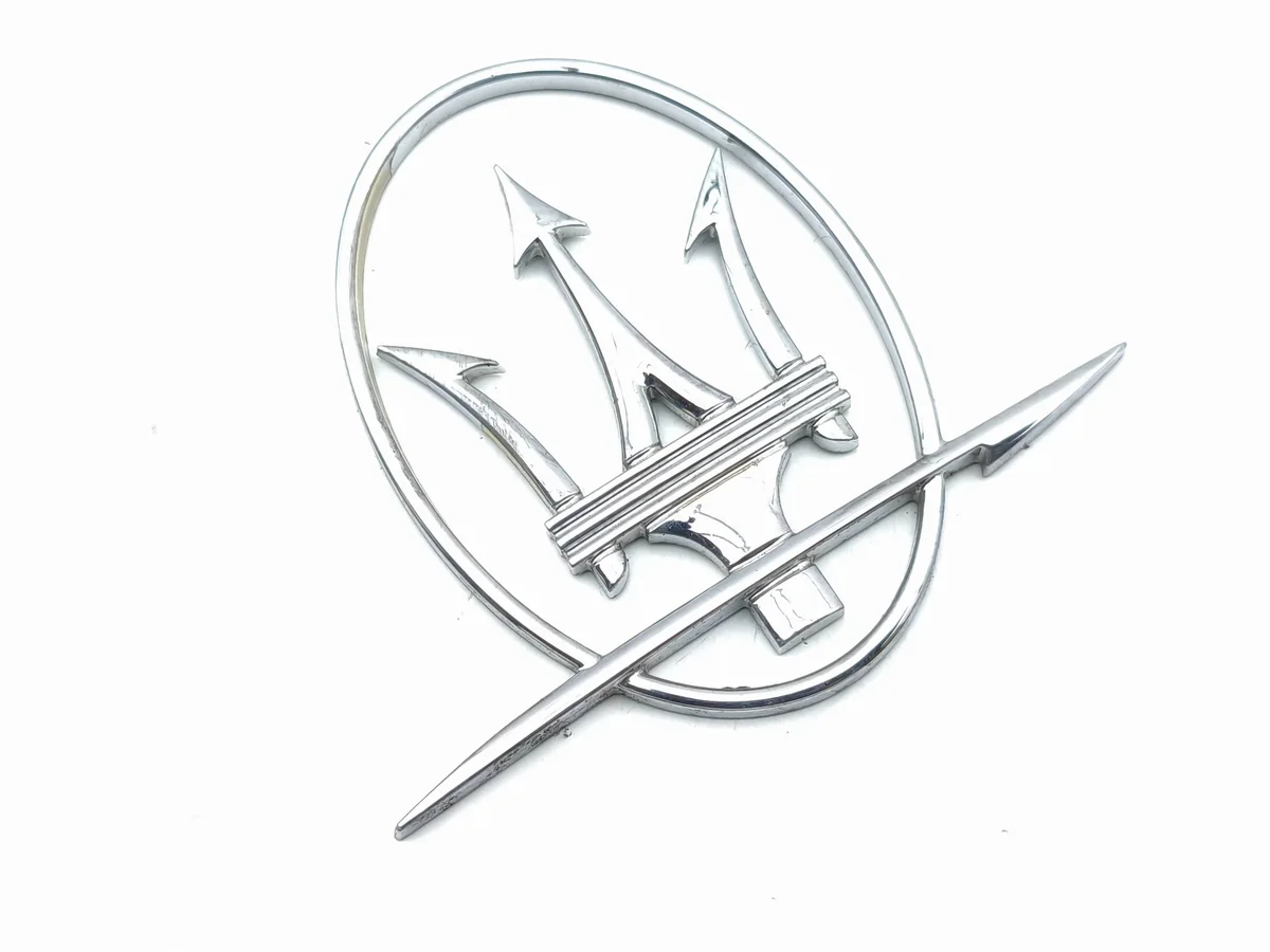Maserati Ghibli 2016 Emblema para para-lama AMD255230