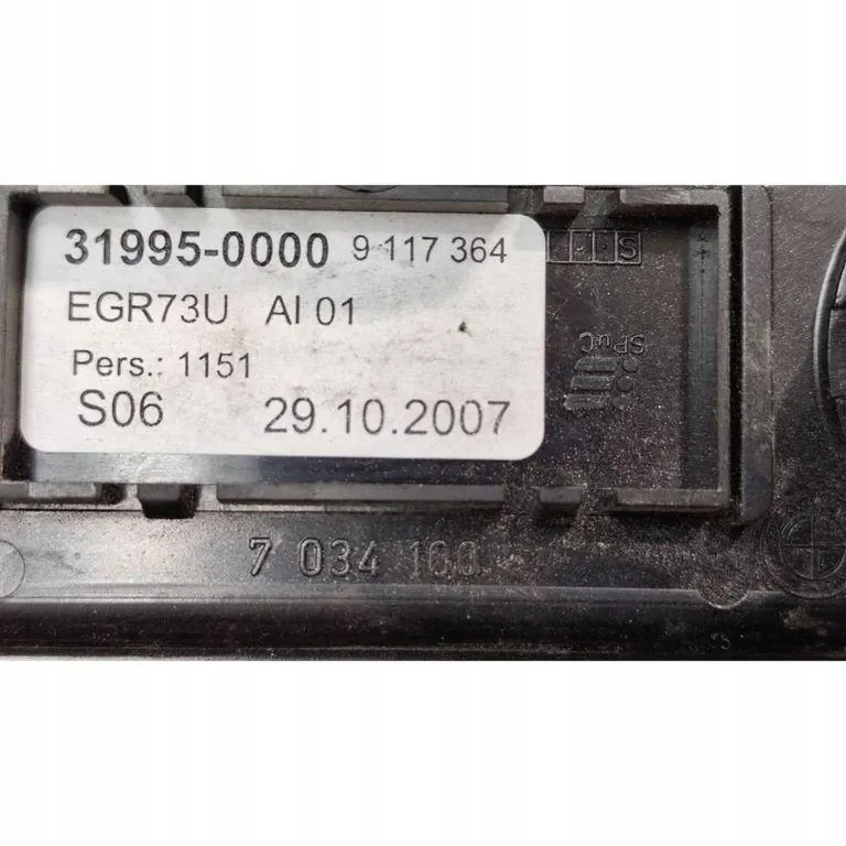 Tomada de isqueiro BMW OE 9117364 Usada image 3
