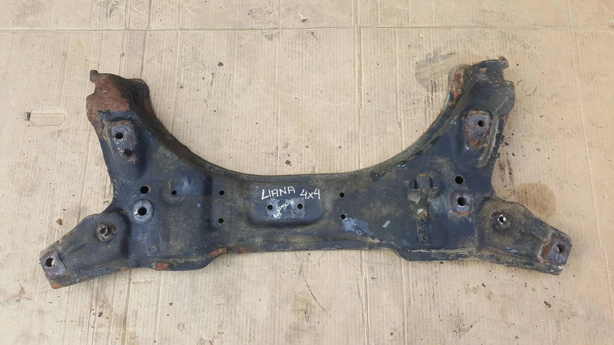 Soporte delantero Suzuki Liana HB 4x4 AWD