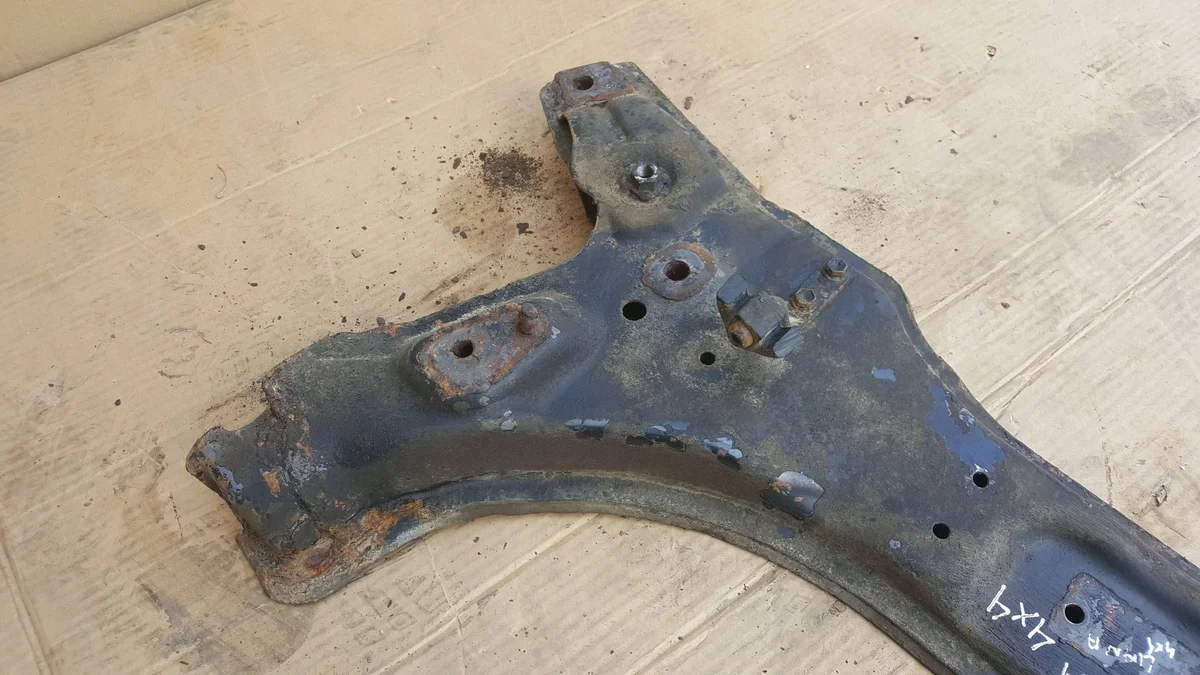 Suzuki Liana Achsträger vorne gebraucht AYC3341 image 5