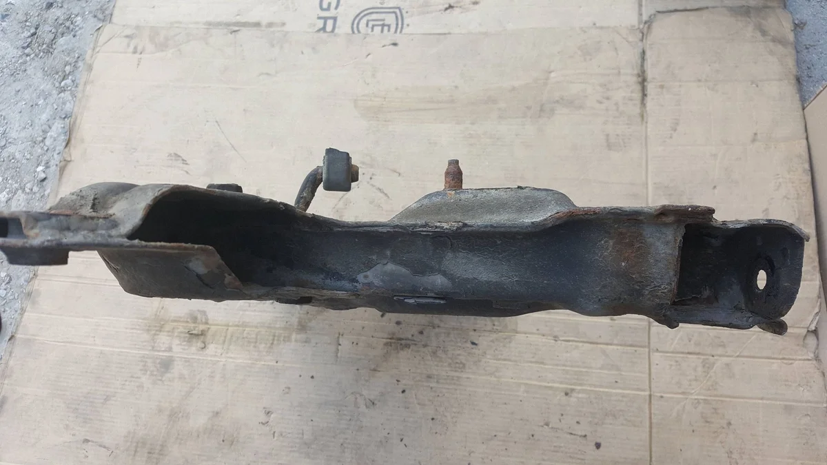 Suzuki Liana Achsträger vorne gebraucht AYC3341 image 6