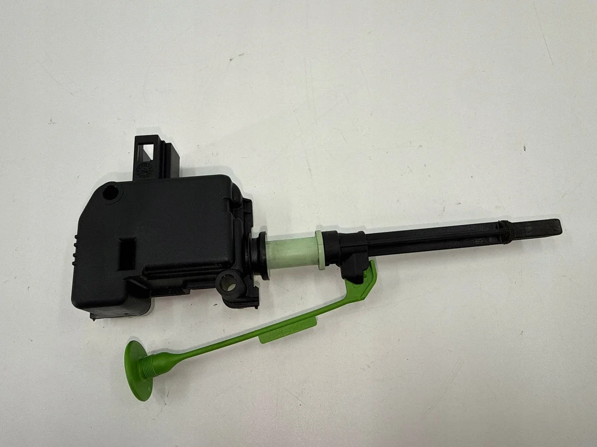 Volvo XC60 2014 Leva Sblocco Coperchio Serbatoio image 3