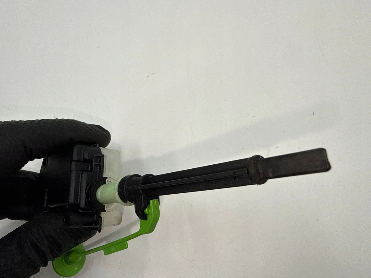 Volvo XC60 2014 Leva Sblocco Coperchio Serbatoio image 4