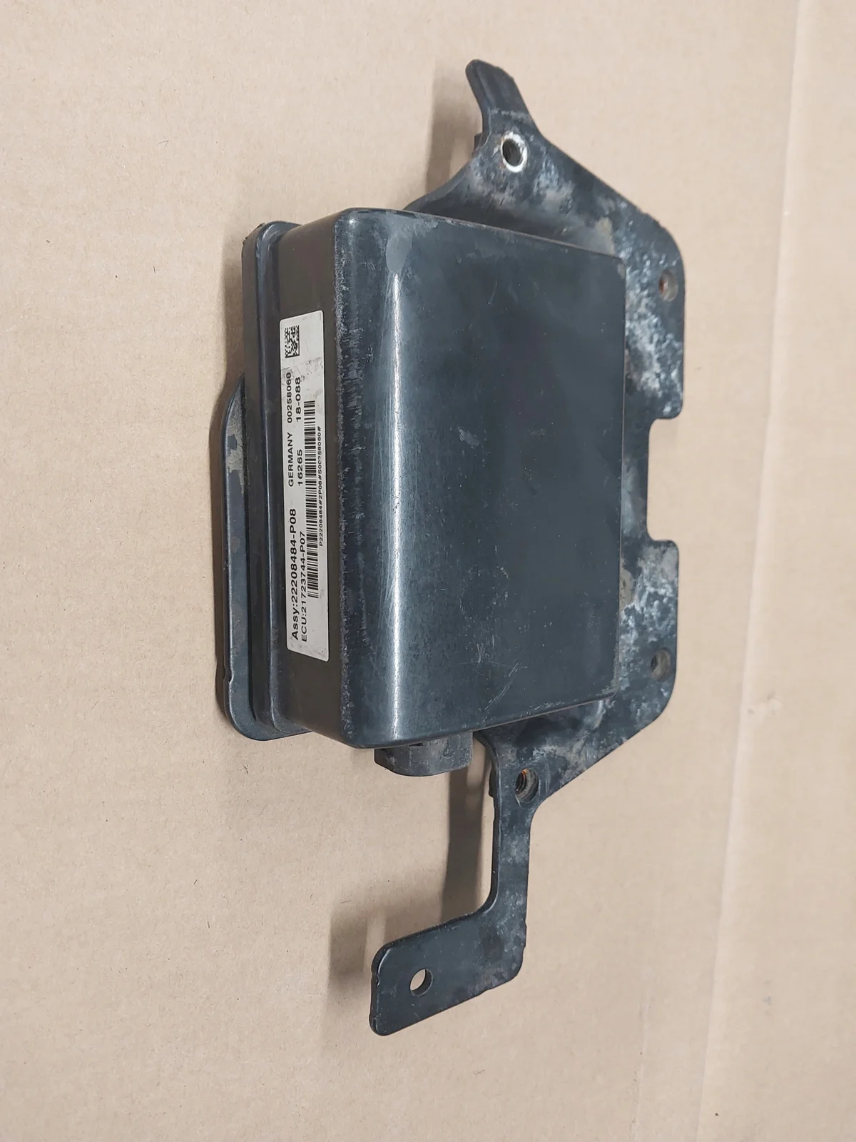 Radar Distronic Renault Volvo FH 4 OEM 22208484-P08