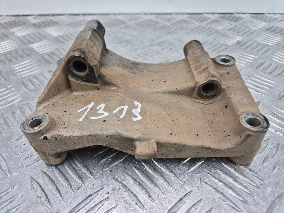 Support compresseur clim Mercedes Sprinter W907 image 3