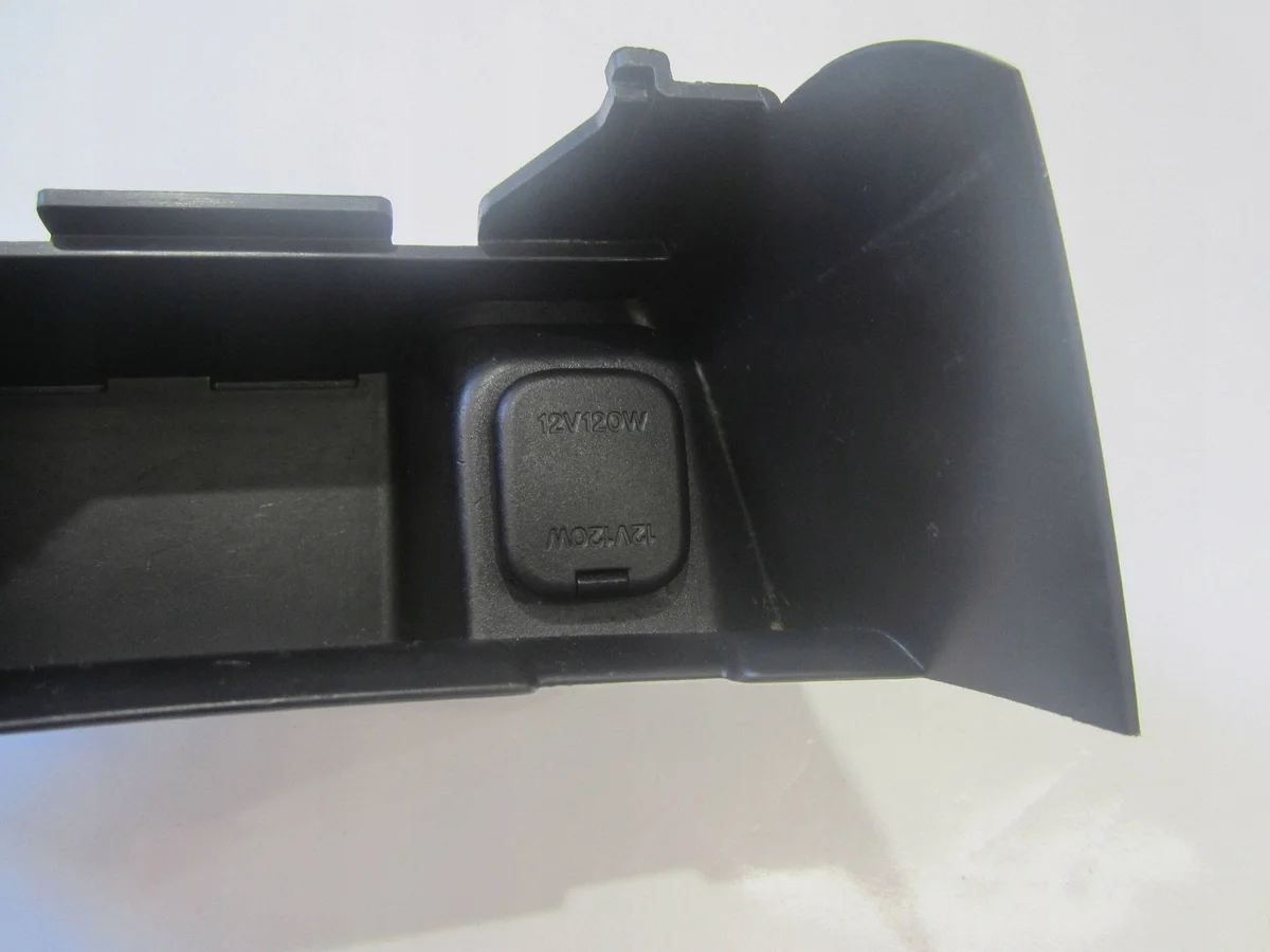 2014 Mazda 6 12V Socket (Front) GHP964361 image 3