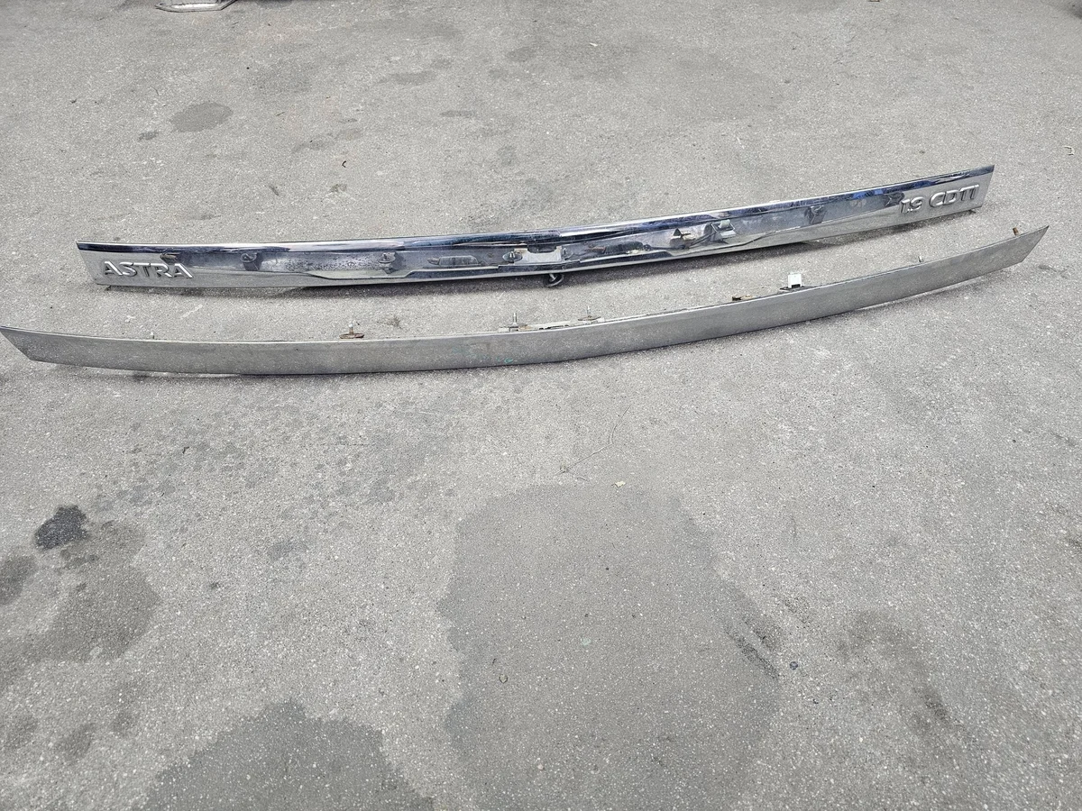 Opel Astra H Kombi kromilista takaluukkuun