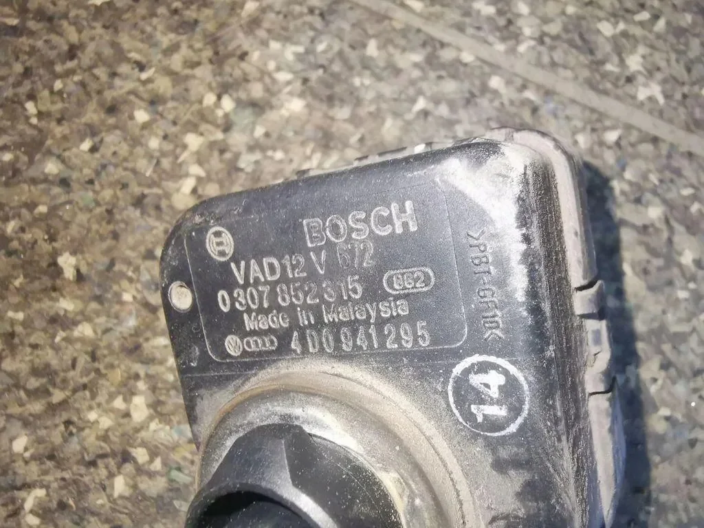Audi A4 S4 B5 Headlight Leveling Motor image 3