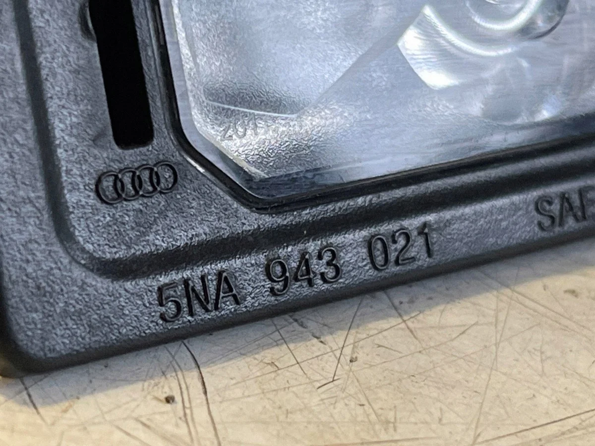 Éclairage de plaque Skoda Fabia III 5NA943021 image 4