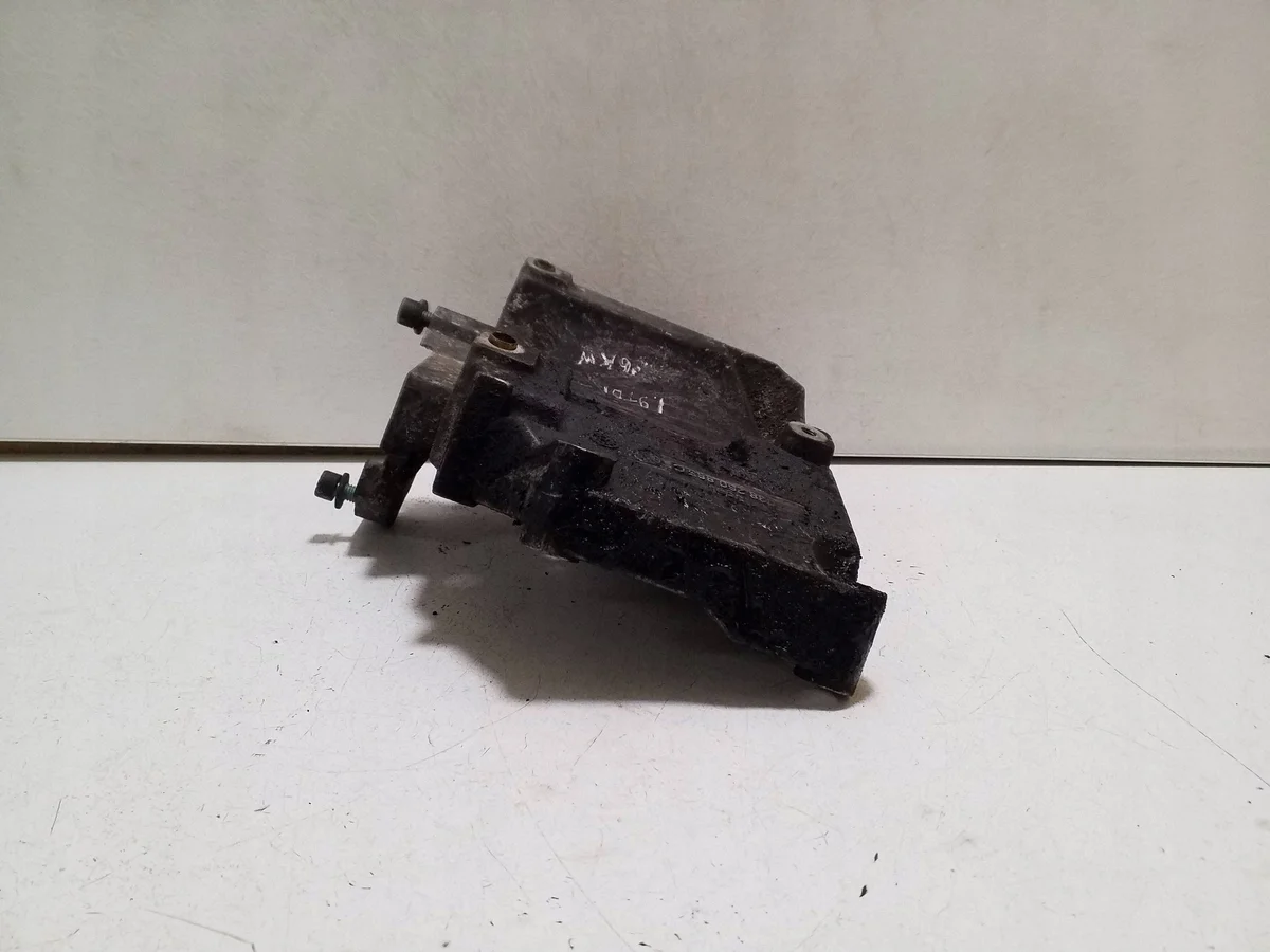 Audi VW Mount Bracket 038260885C image 3