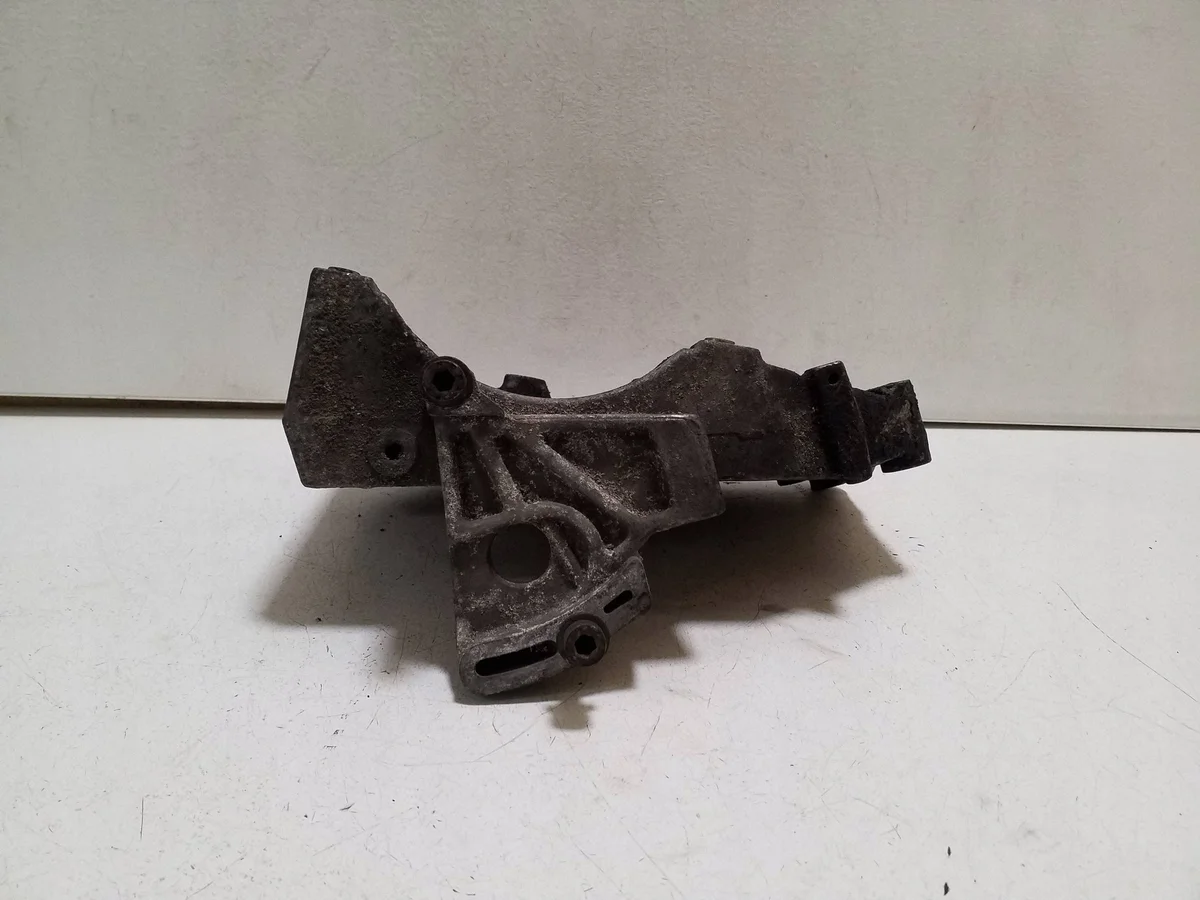 Audi VW Mount Bracket 038260885C image 4