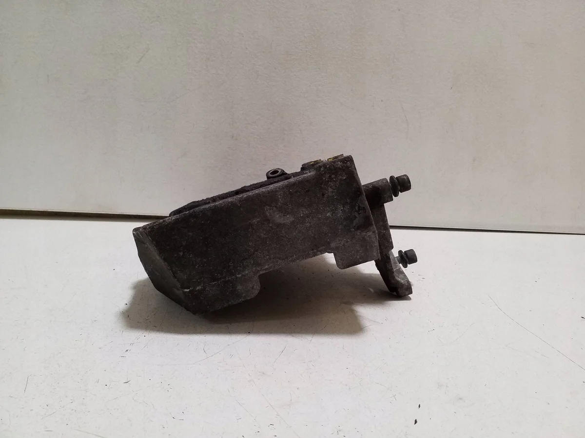 Audi VW Mount Bracket 038260885C image 5