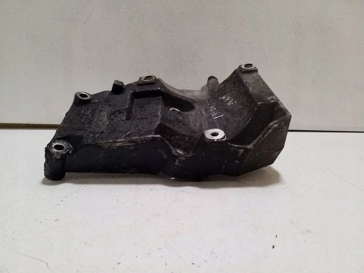 Audi VW Mount Bracket 038260885C image 6
