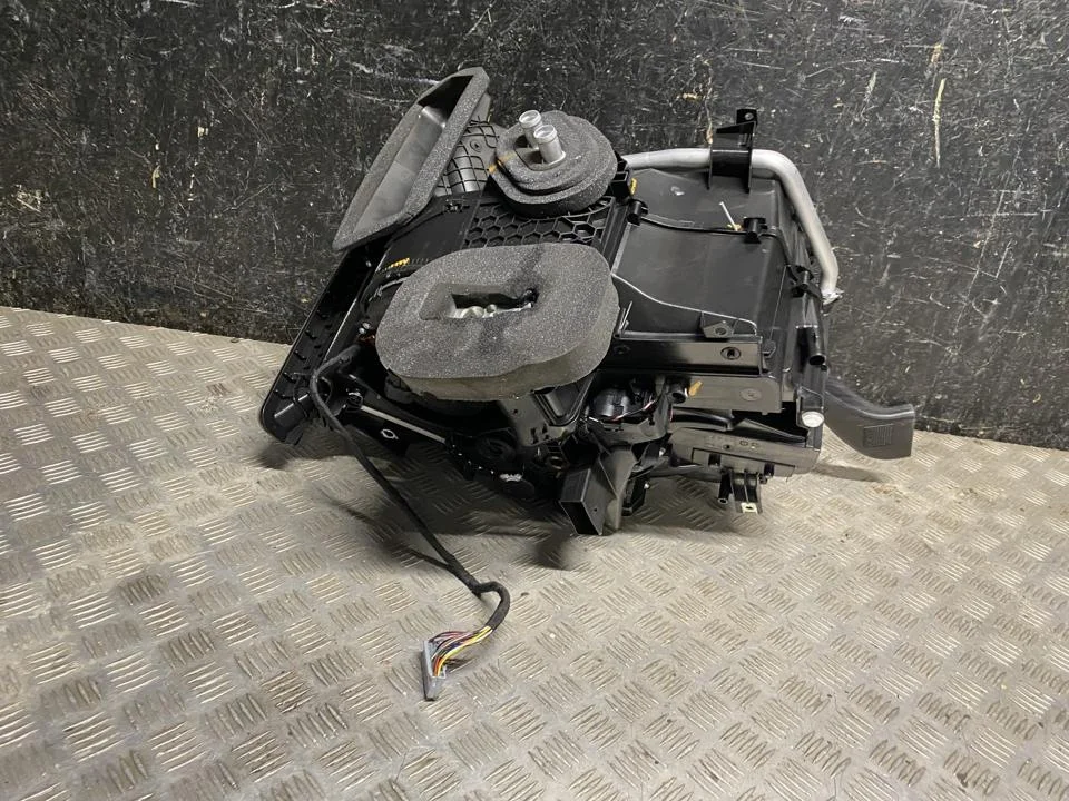 Behuizing ventilator Dacia BIGSTER 272109068R image 4