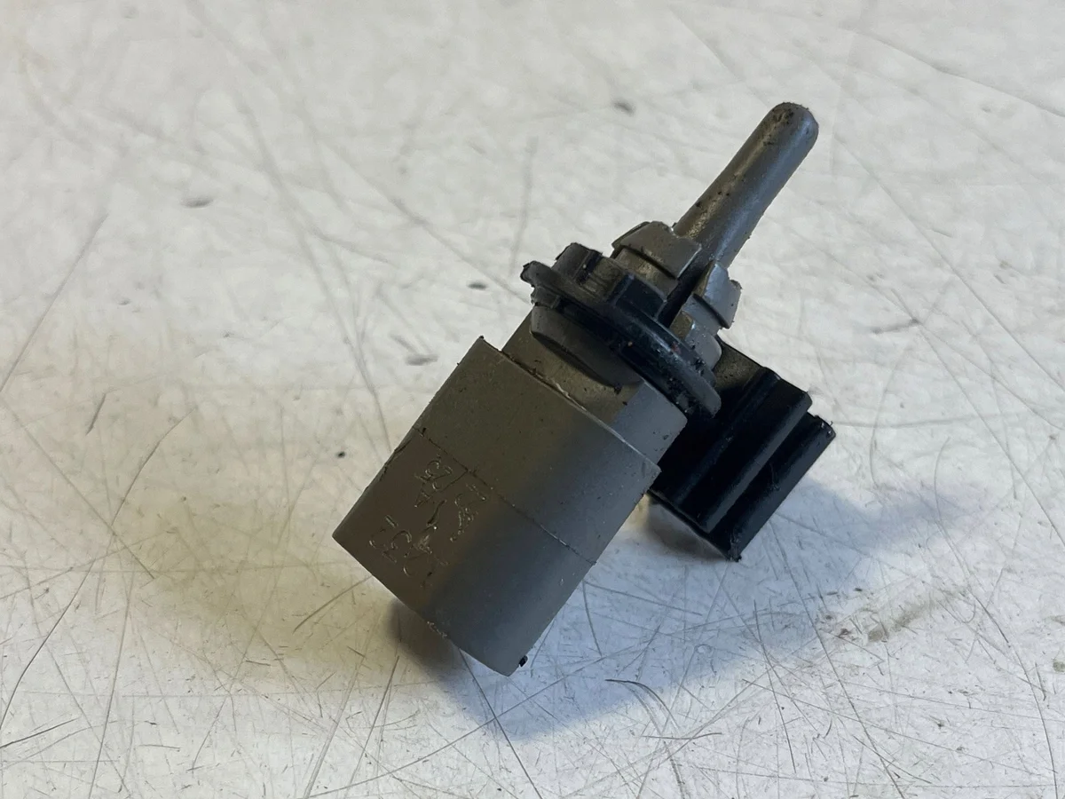 VW Skoda Seat Temperaturfühler 8Z0820535B