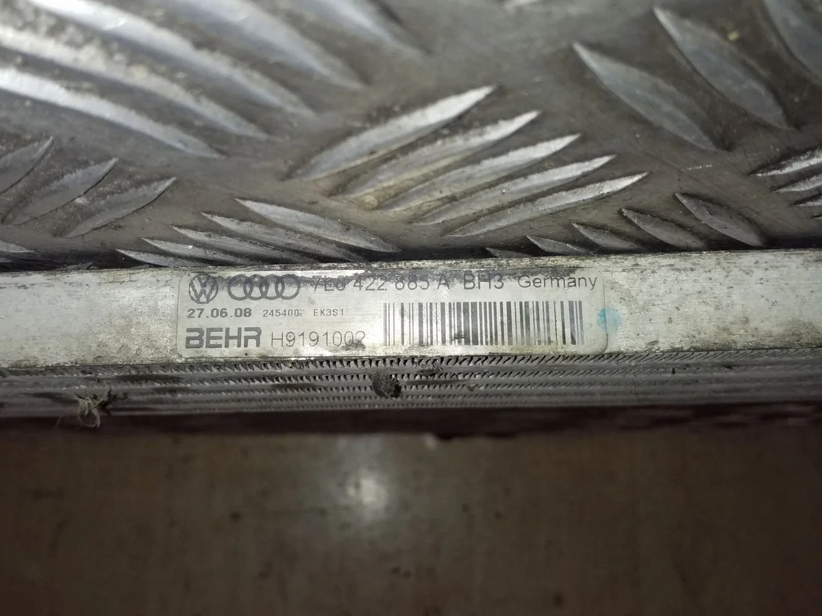 Audi Q7 4L Getriebeölkühler 7L6422885A image 3