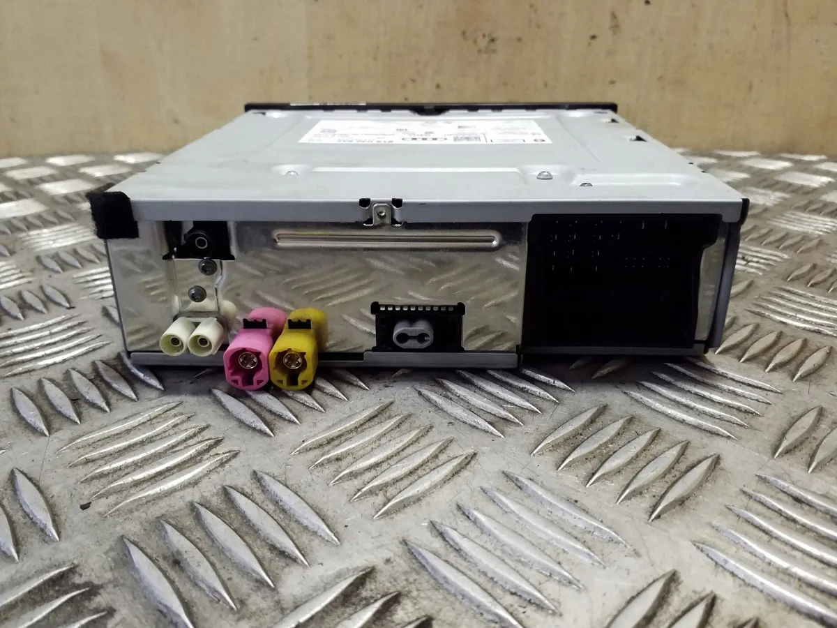 Audi A3 S3 8V CD/DVD Changer 81A035842 image 4