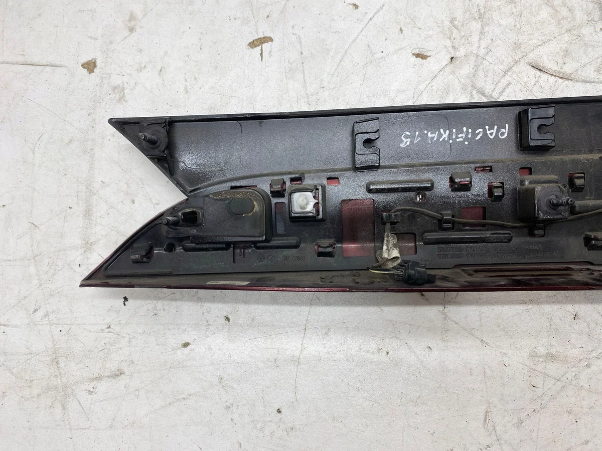 Chrysler Pacifica 2018 Luz Placa 5RL87TRMA image 6